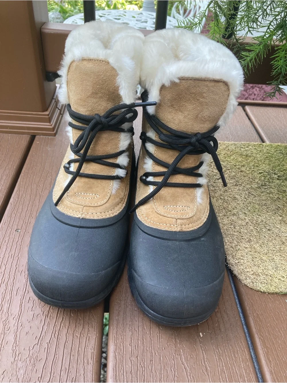 Sorel Size 11 Snow Angel Lace insulated winter boots